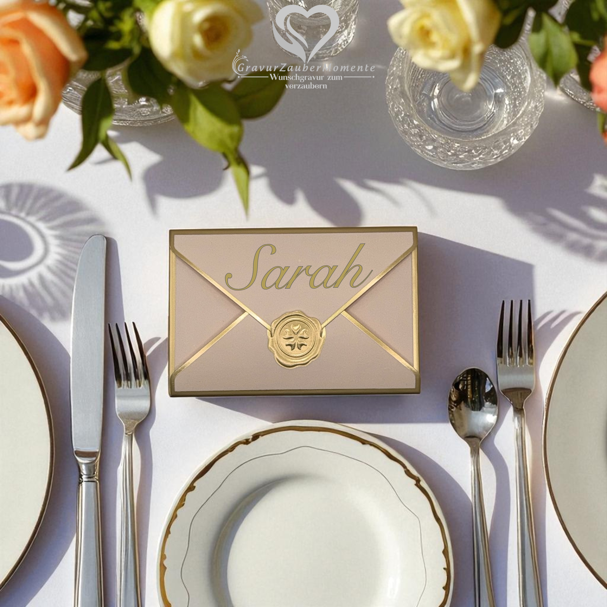 Geschenkbox Rosa „Royal Elegance“ – Individuell graviert für jeden Gast 