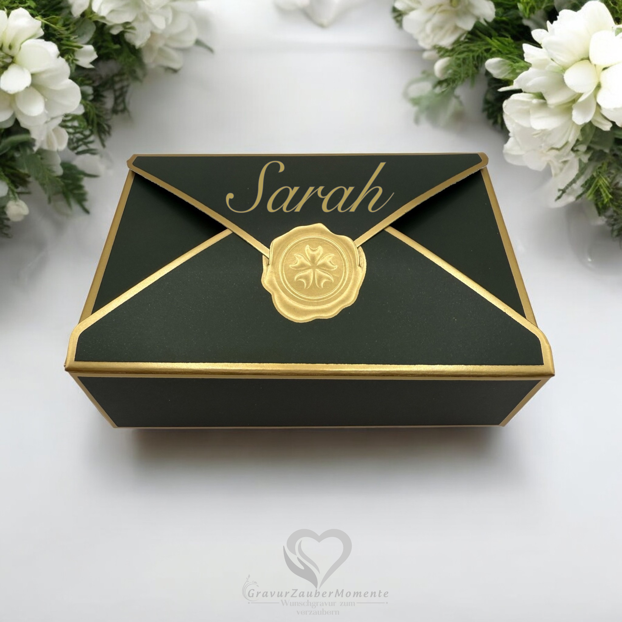 Geschenkbox Grün „Royal Elegance“ – Individuell graviert für jeden Gast 
