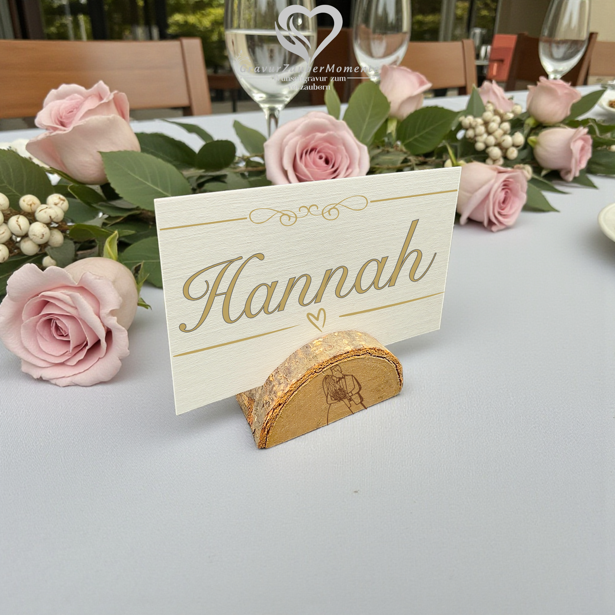 Personalisierte Tischkarte mit Holzhalter und gravierten Motiven – Elegant & Natürlich
