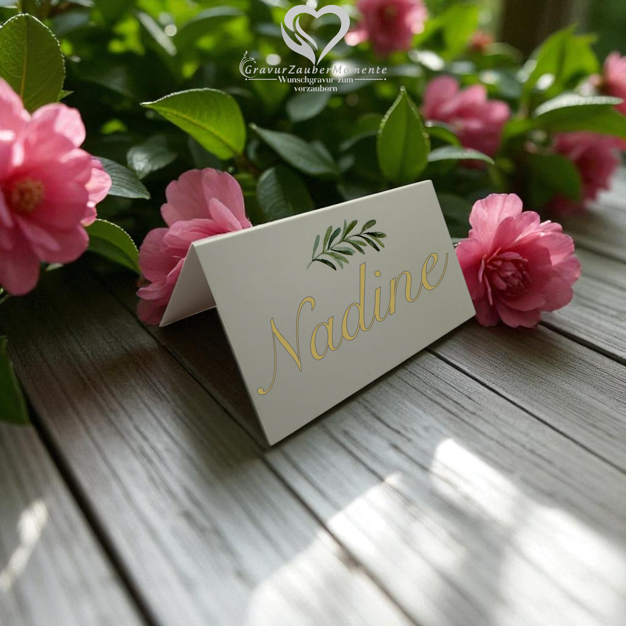 Exklusive Platzkarte „Leaf Harmony“ – Individuell graviert für jeden Gast 