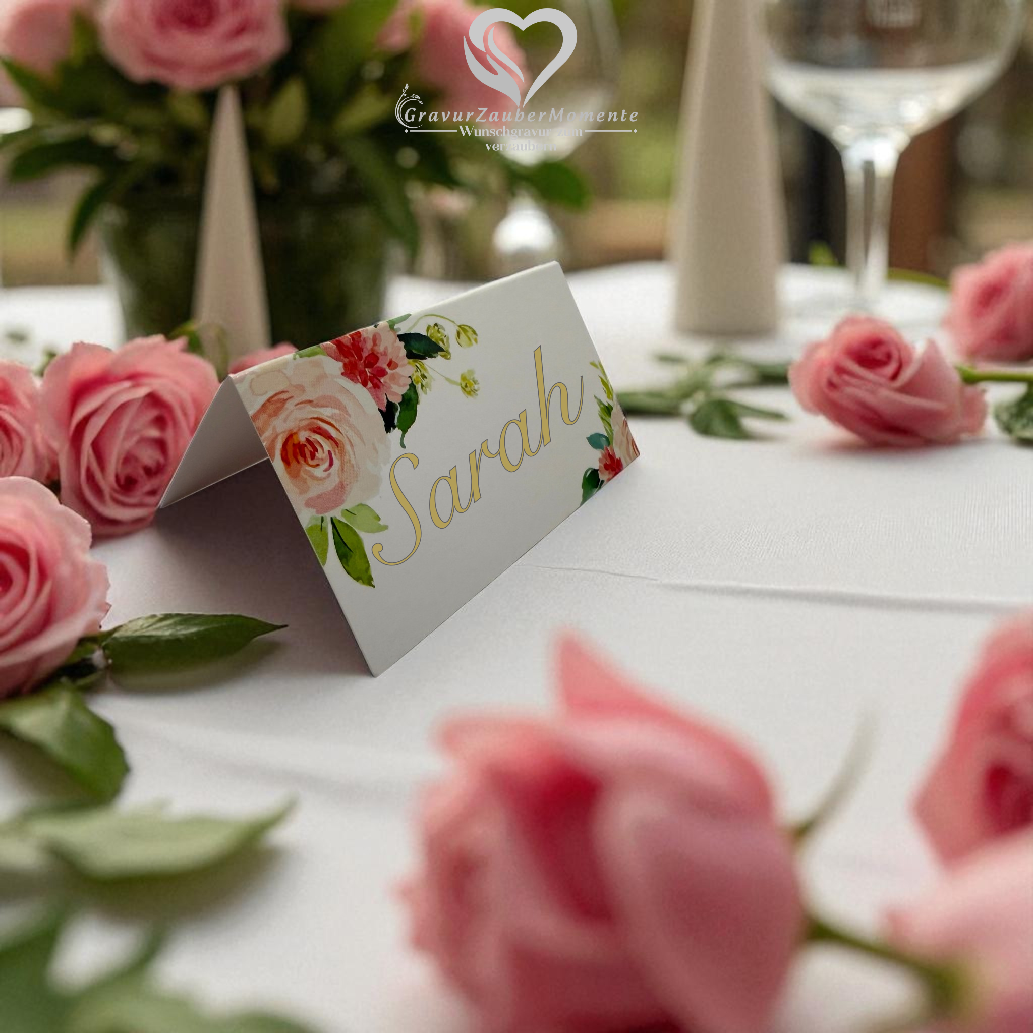 Exklusive Platzkarte „Rose Dreams“ – Individuell graviert für jeden Gast 
