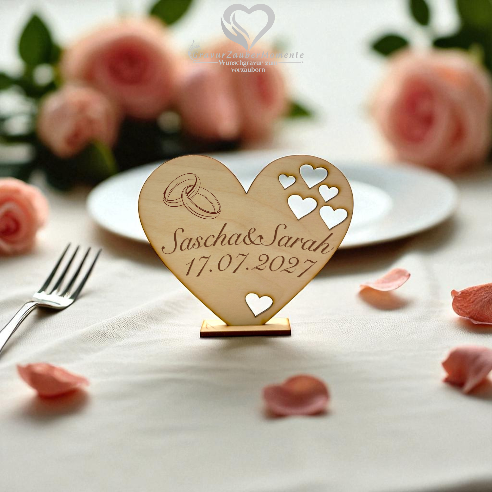 Herz der Liebe „Herzzauber“ – Personalisiertes Holzherz mit ausgestanzten Herzen